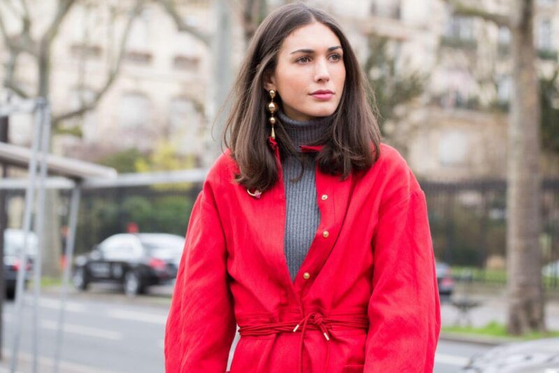 Casacos vermelhos coloriram o street style da semana de moda