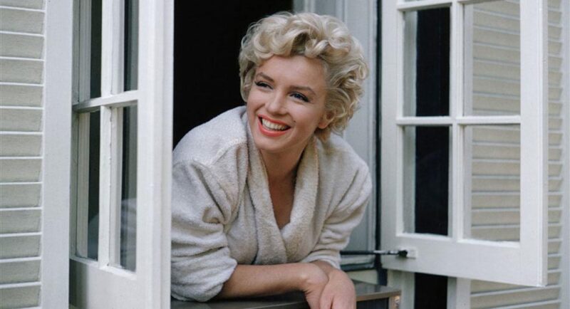 Exhibition in paris brings together 200 photos of marilyn monroe