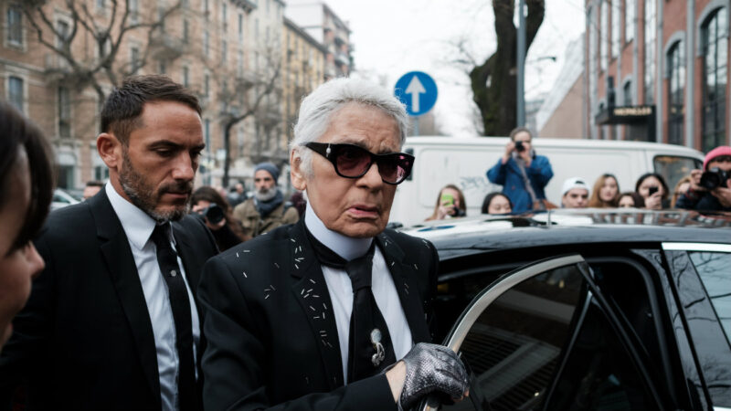 Karl lagerfeld ganhará exposição no met em 2022