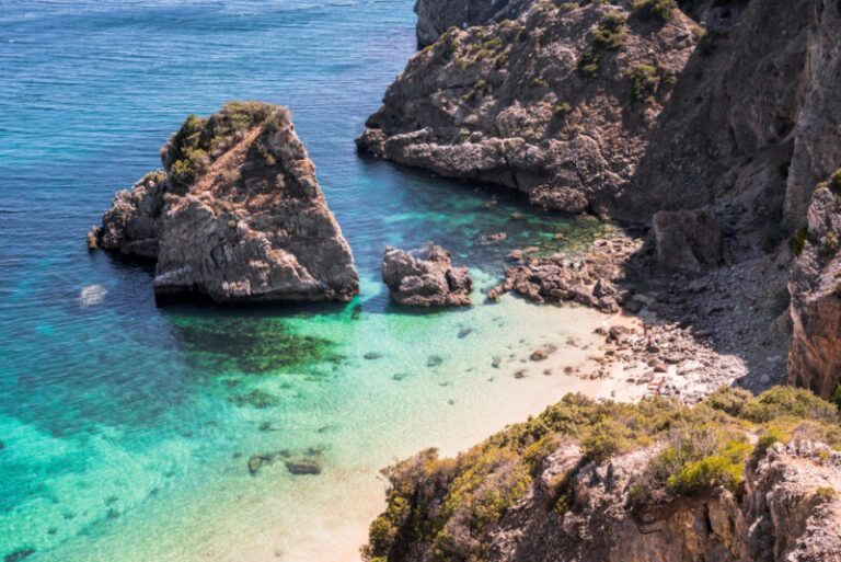 O verão ainda não acabou: 3 praias paradisíacas para conhecer em portugal