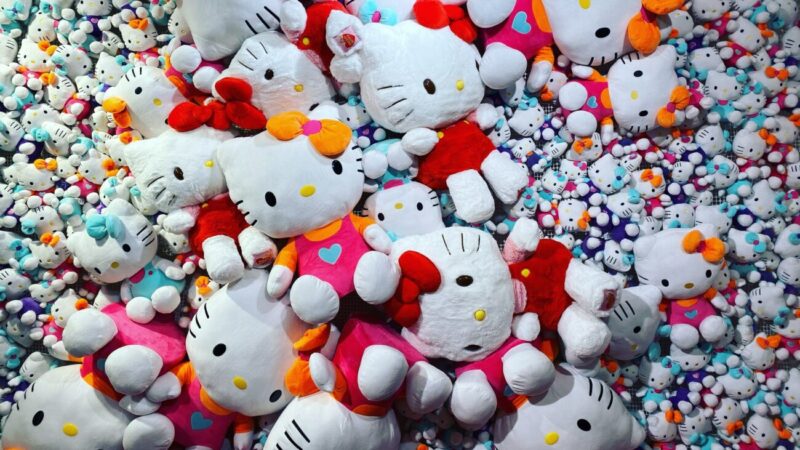 Hello kitty comemora seus 45 anos na galeries lafayette em paris