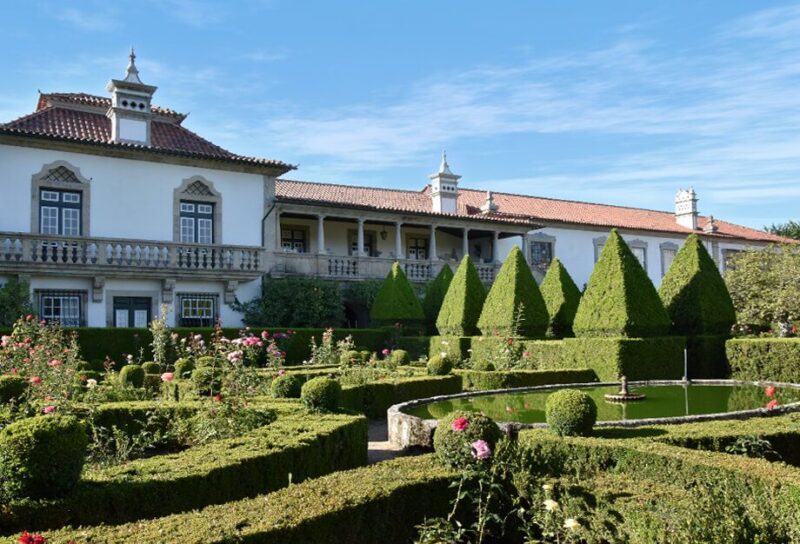 Conheça o projeto que transformou santar em um imenso jardim