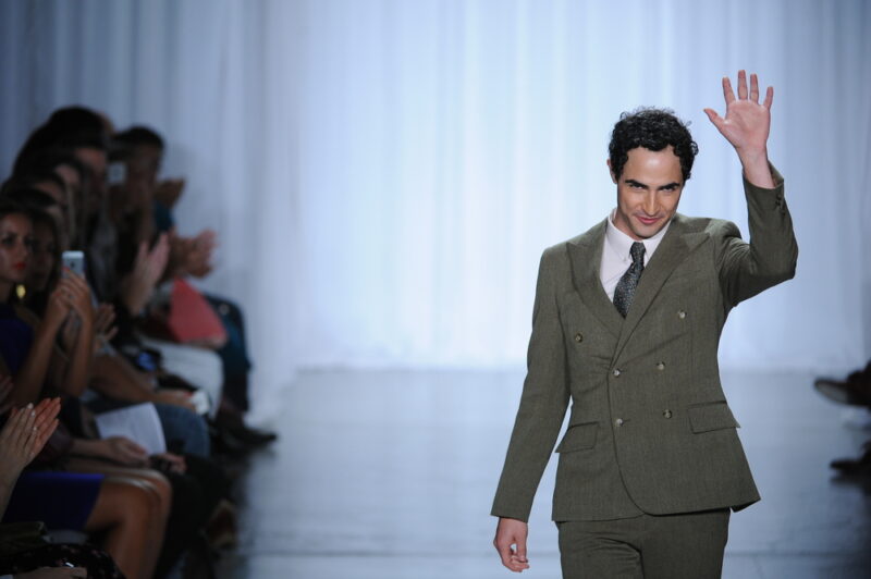 Após 20 anos de sucesso zac posen encerra as atividades da marca