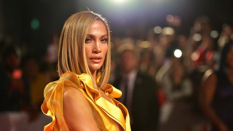 Coach escolhe jennifer lopez como nova embaixadora global