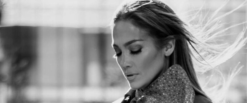 Coach escolhe jennifer lopez como nova embaixadora global