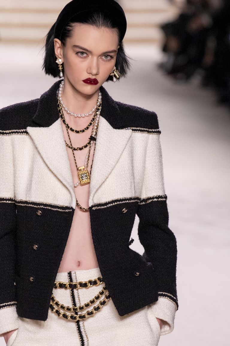 Chanel está trazendo correntes de quadril de volta