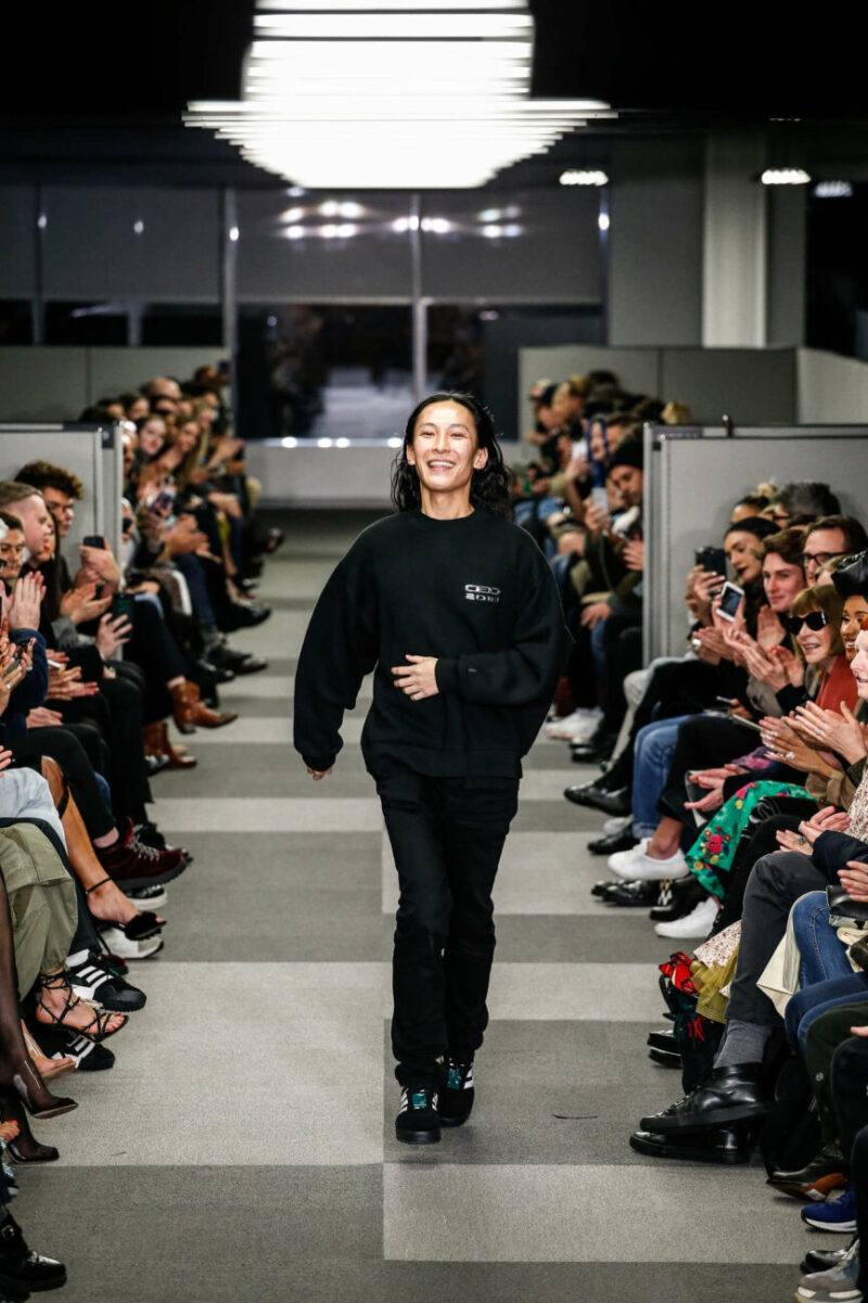 Alexander wang prepara evento para comemorar 15° aniversário da marca