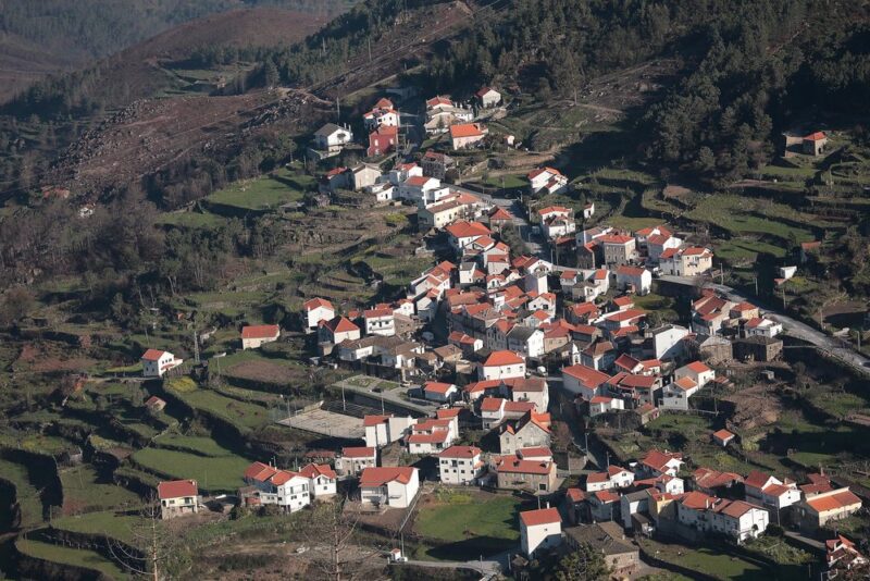 As fascinantes aldeias da serra da estrela, em portugal