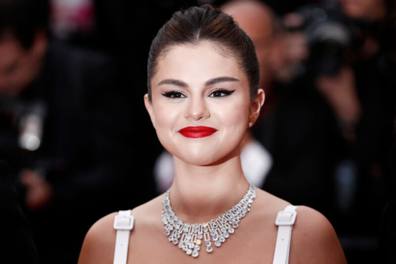 Selena gomez está lançando uma linha de maquiagem: aqui está tudo o que você precisa saber