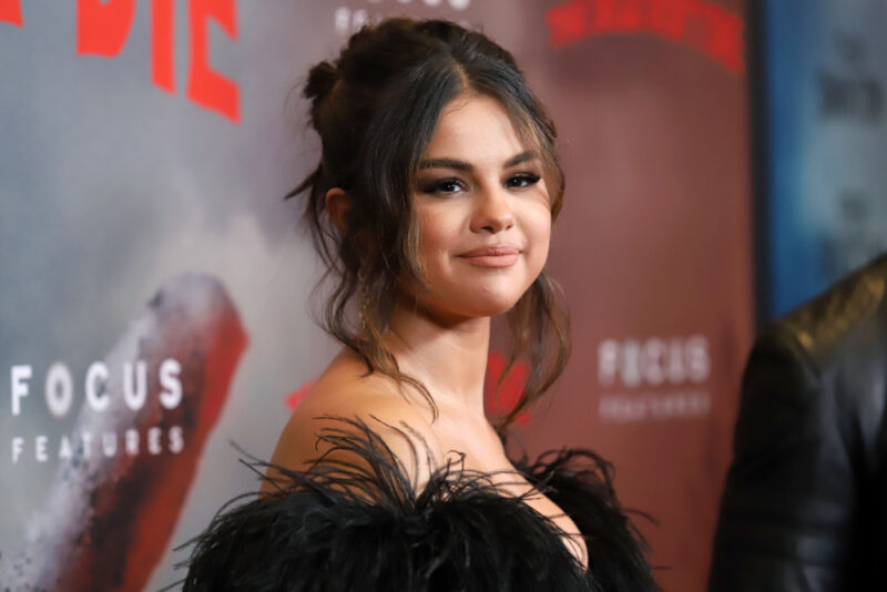 Selena gomez está lançando uma linha de maquiagem: aqui está tudo o que você precisa saber