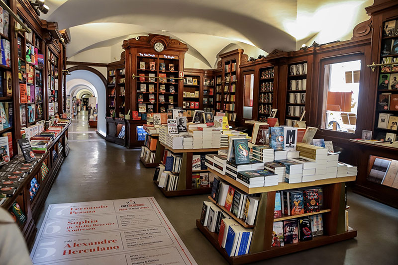 Livraria bertrand do chiado, a livraria mais antiga do mundo