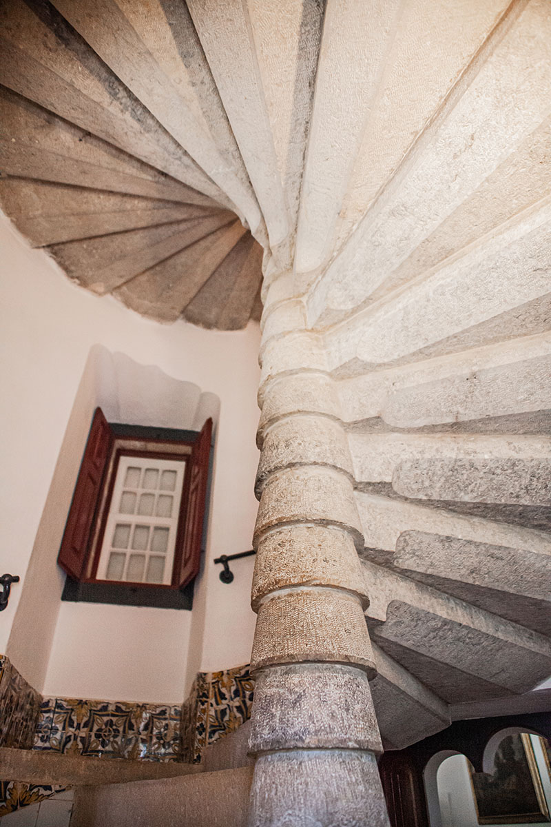 41-museu-conde-de-castro-guimaraes-escadaria